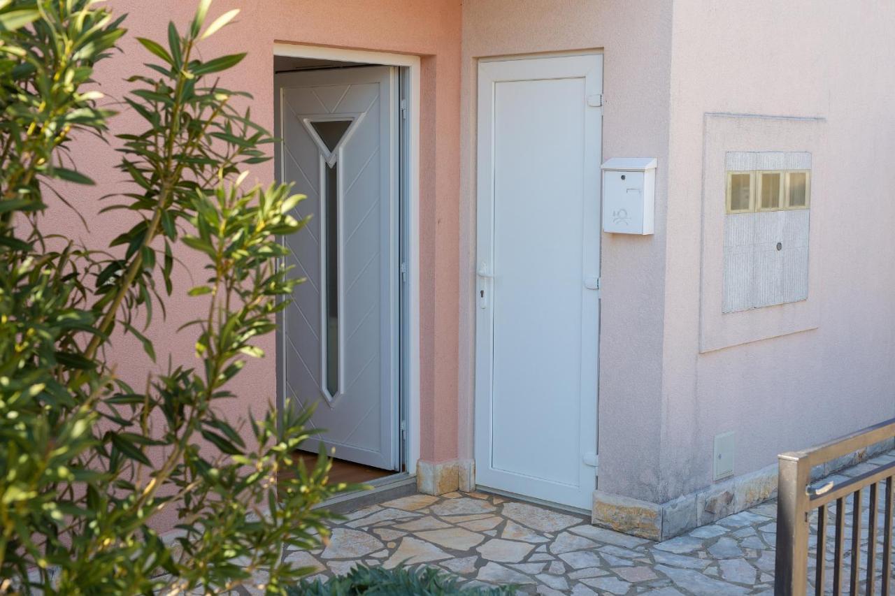 Happy Point Krk Town Exterior foto